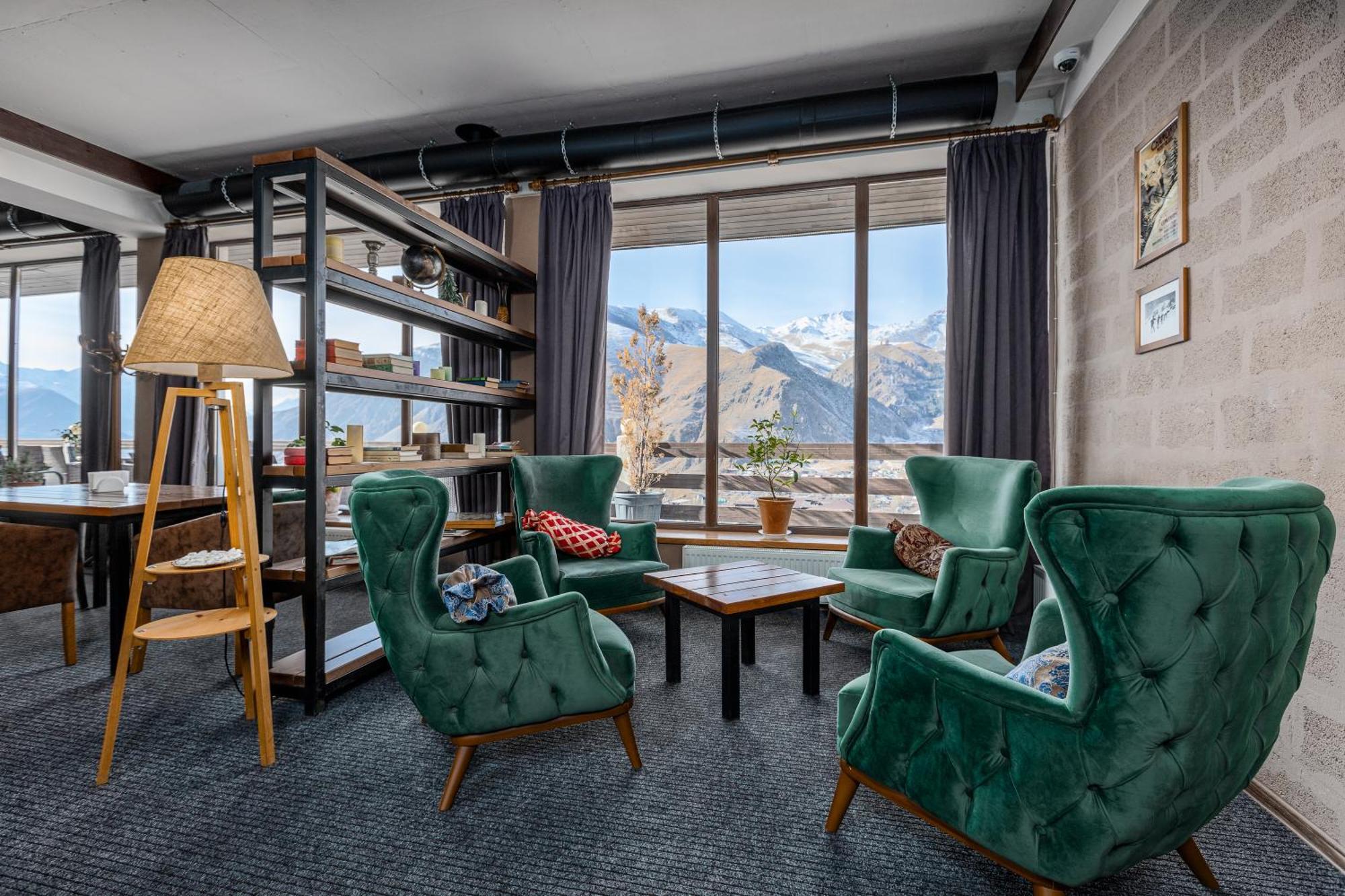 Alpine Lounge Boutique Hotel Казбеги Екстериор снимка