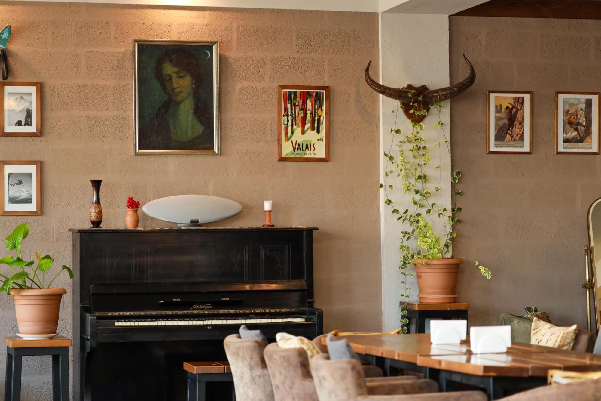 Alpine Lounge Boutique Hotel Казбеги Екстериор снимка